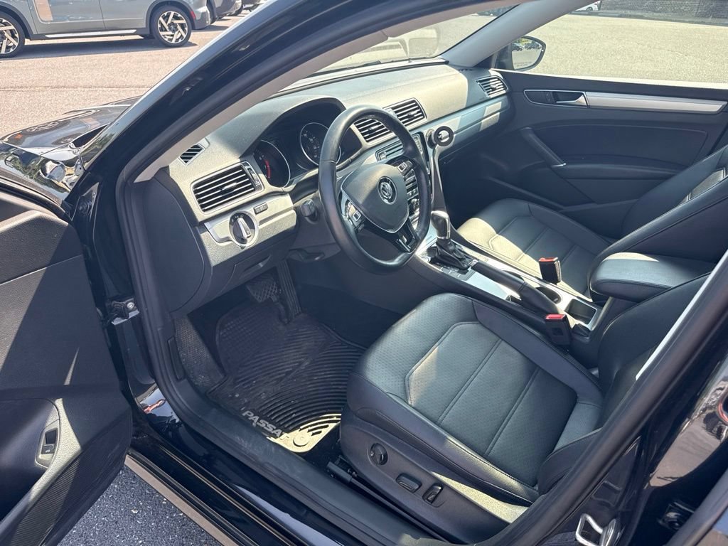 Used 2019 Volkswagen Passat 2.0T Wolfsburg FWD image 10