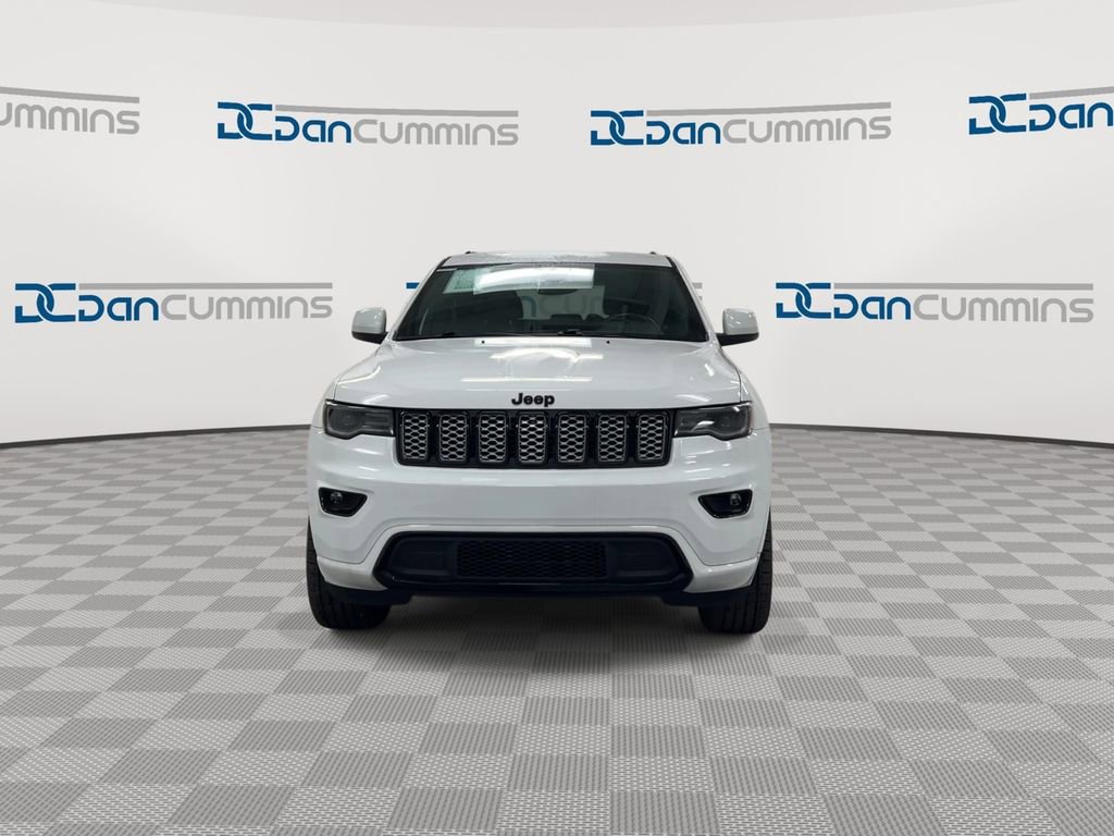 Used 2022 Jeep Grand Cherokee Laredo X image 3