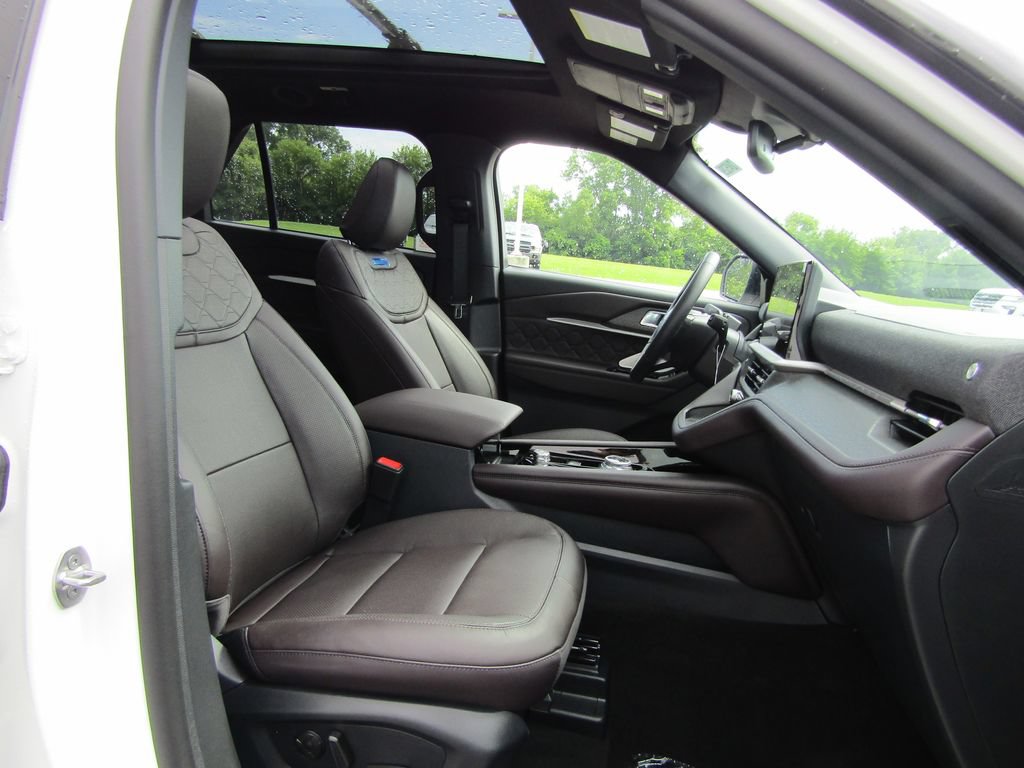 New 2026 Ford Explorer Platinum w/ LUX Leather Package AWD/4WD image 23