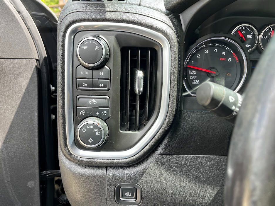 Used 2019 Chevrolet Silverado 1500 LT w/ All-Star Edition AWD/4WD image 11