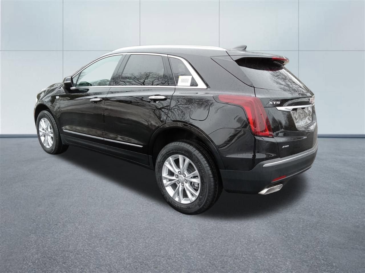 New 2026 Cadillac XT5 Luxury image 3
