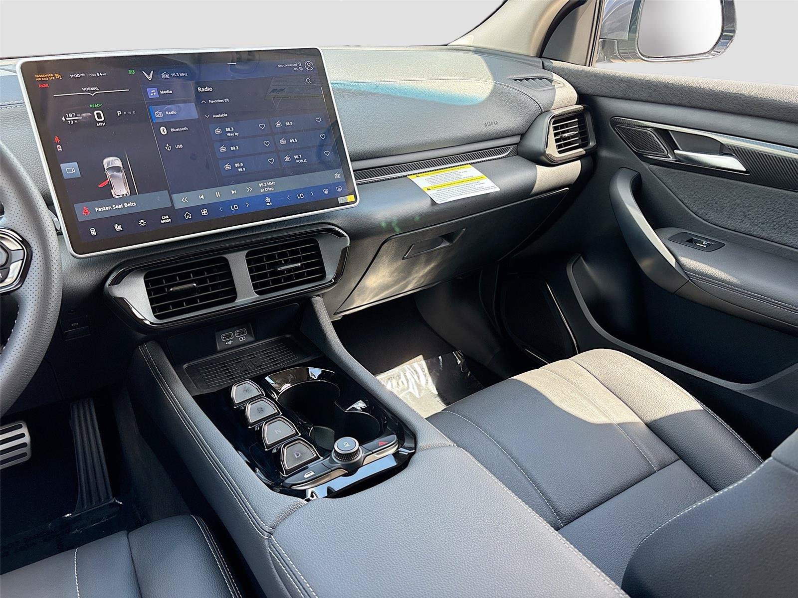 New 2025 VinFast VF 8 Eco AWD/4WD image 22