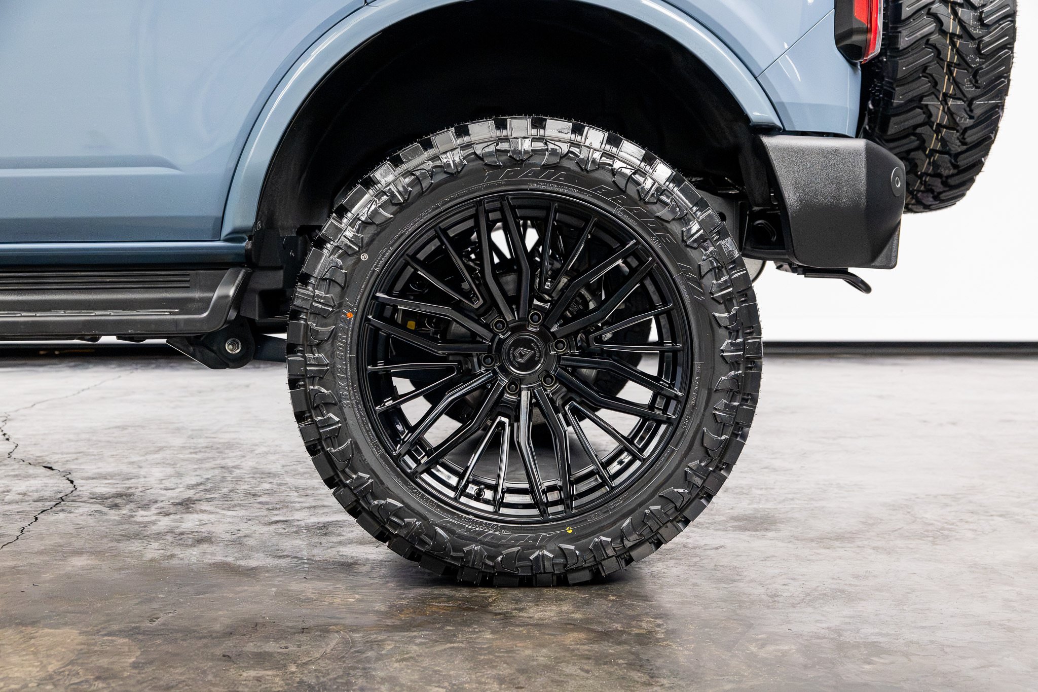 Used 2025 Ford Bronco Outer Banks AWD/4WD image 14