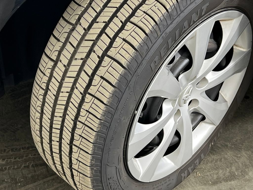 Used 2021 Toyota Corolla LE image 34