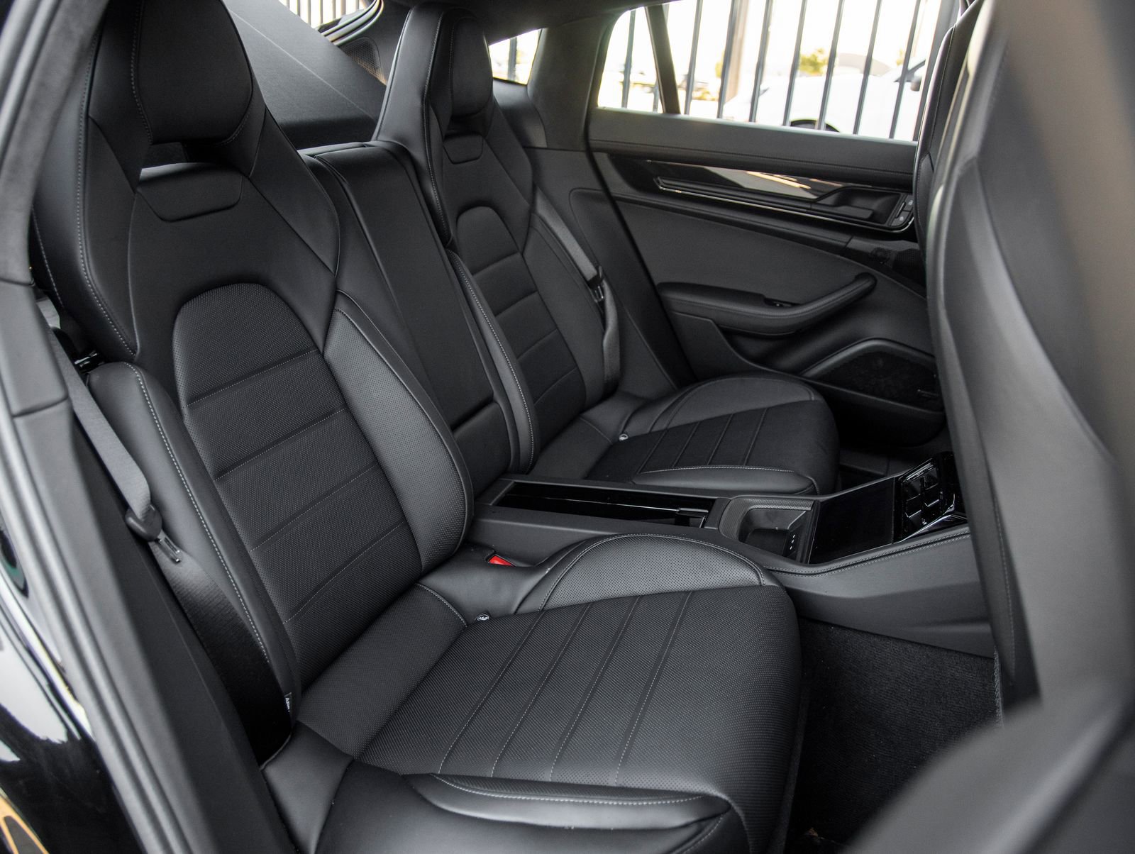 Used 2025 Porsche Panamera Turbo image 40