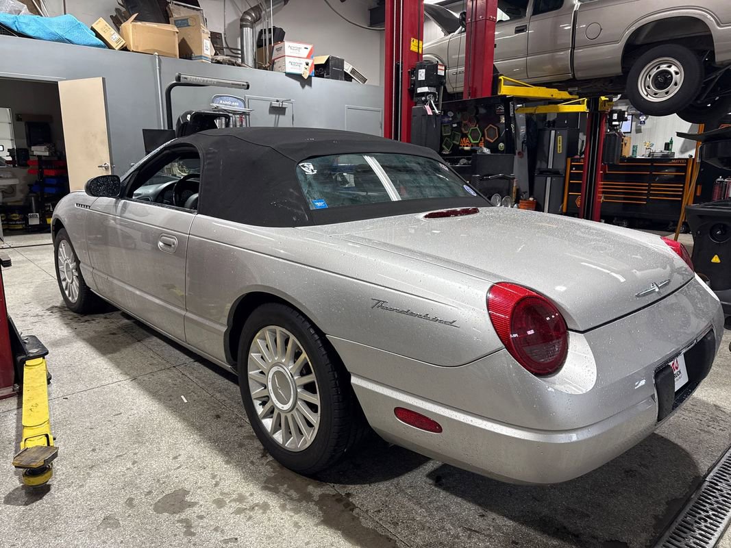 Used 2004 Ford Thunderbird image 23