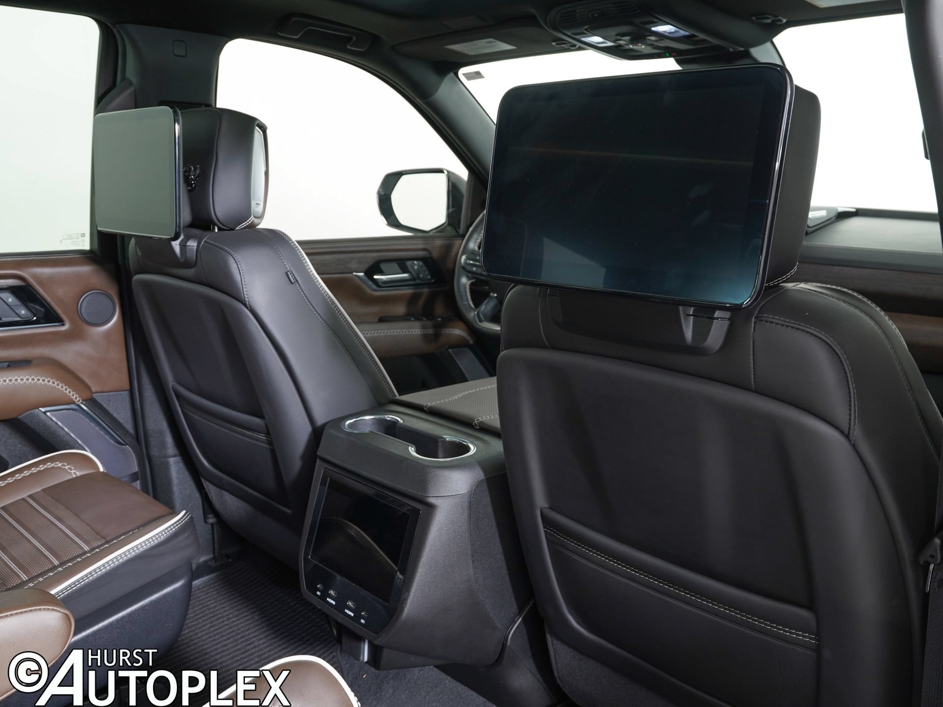 Used 2025 GMC Yukon Denali Ultimate AWD/4WD image 10
