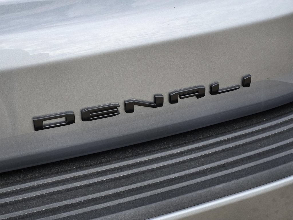 Used 2023 GMC Yukon XL Denali Ultimate AWD/4WD image 6