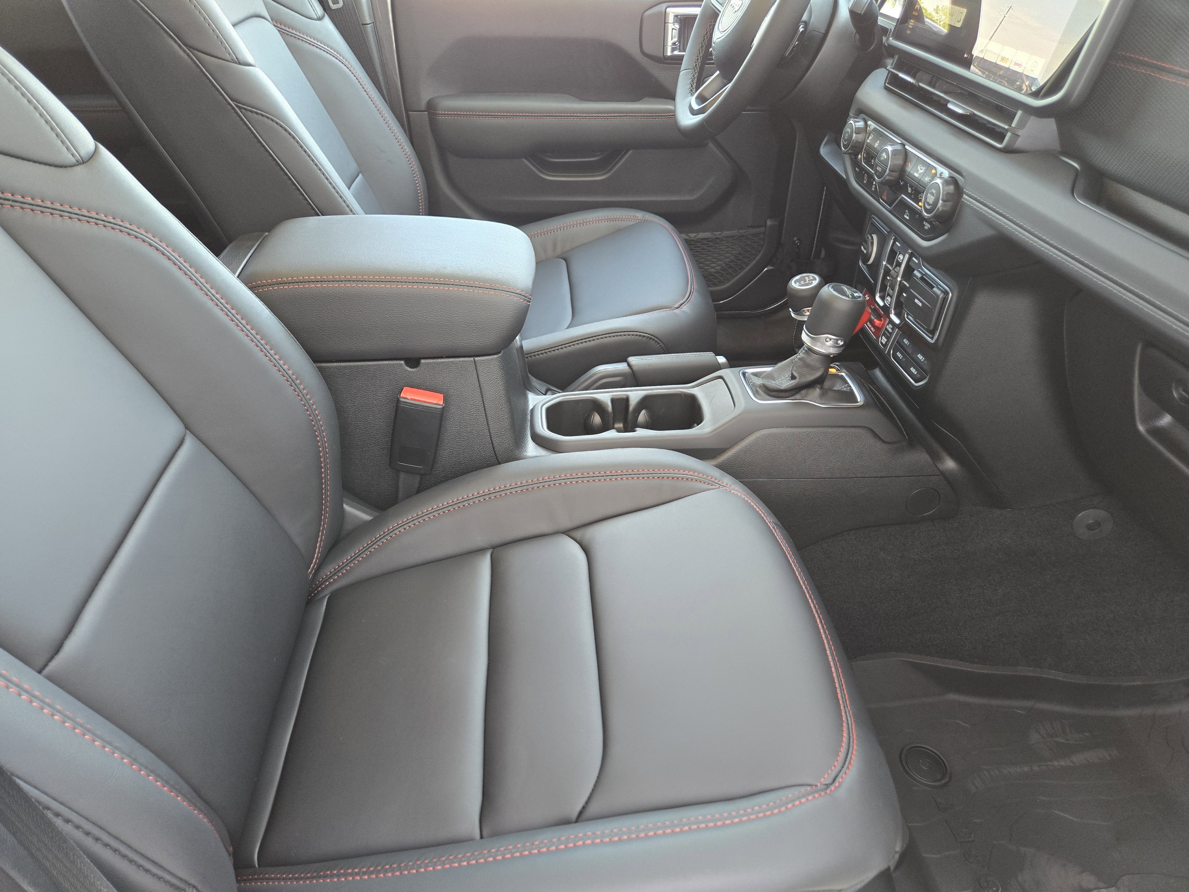 New 2025 Jeep Gladiator Rubicon w/ Convenience Group AWD/4WD image 13