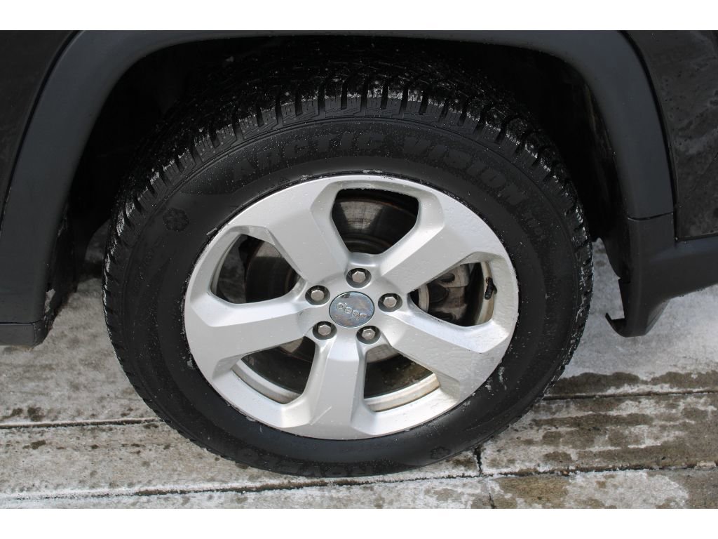 Used 2018 Jeep Compass Latitude w/ Cold Weather Group image 39