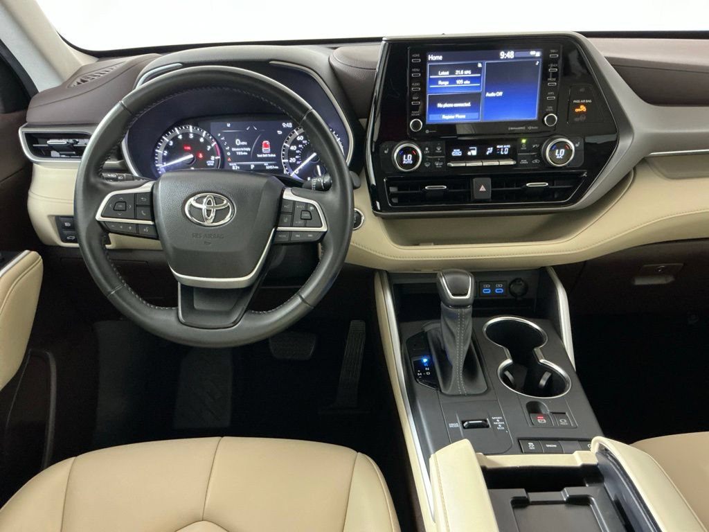 Used 2022 Toyota Highlander XLE FWD image 9