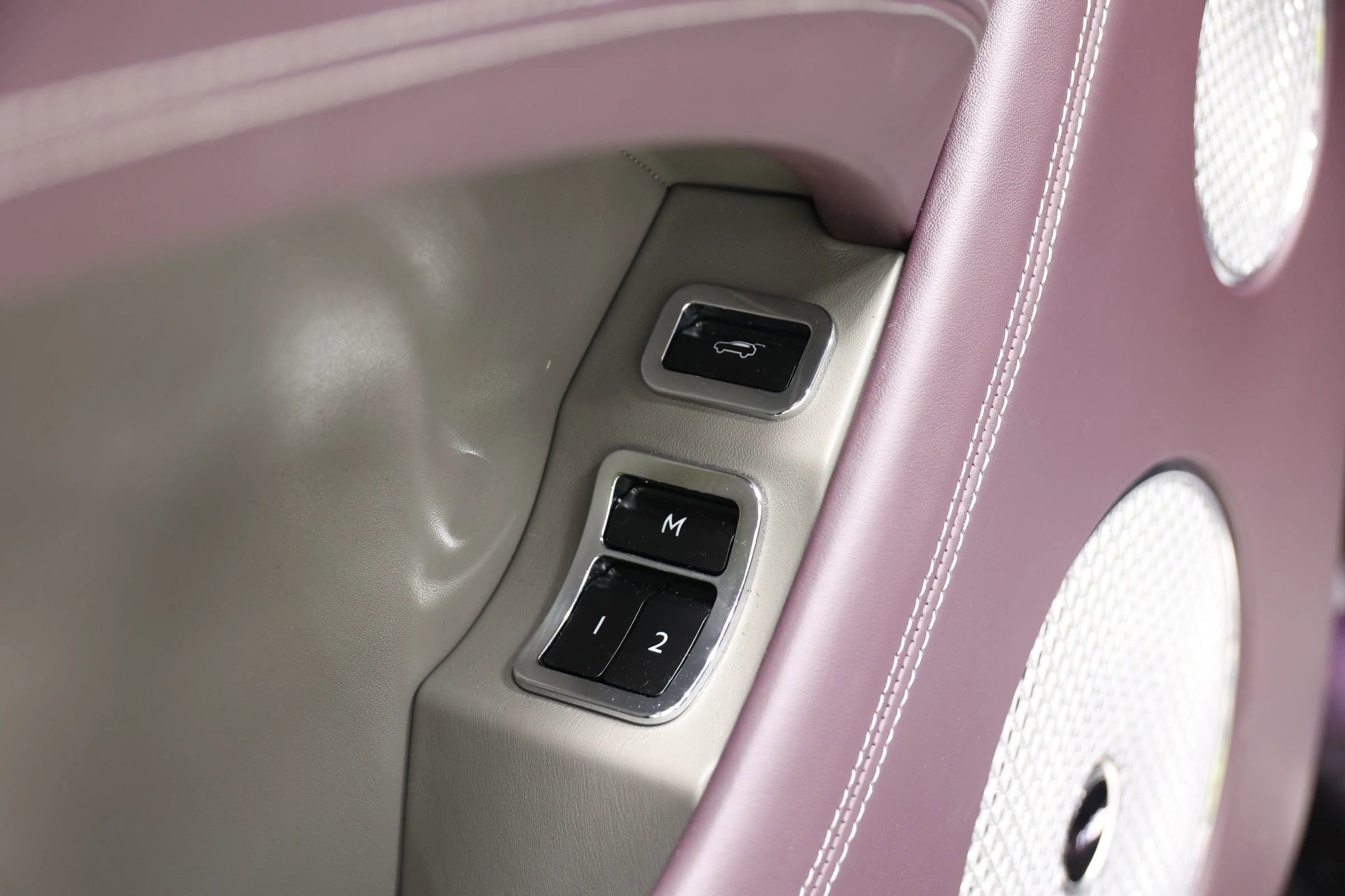 Used 2023 Bentley Bentayga Extended Wheelbase image 14