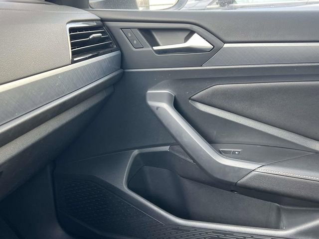 Certified 2023 Volkswagen Jetta SE w/ Panoramic Sunroof Package image 36