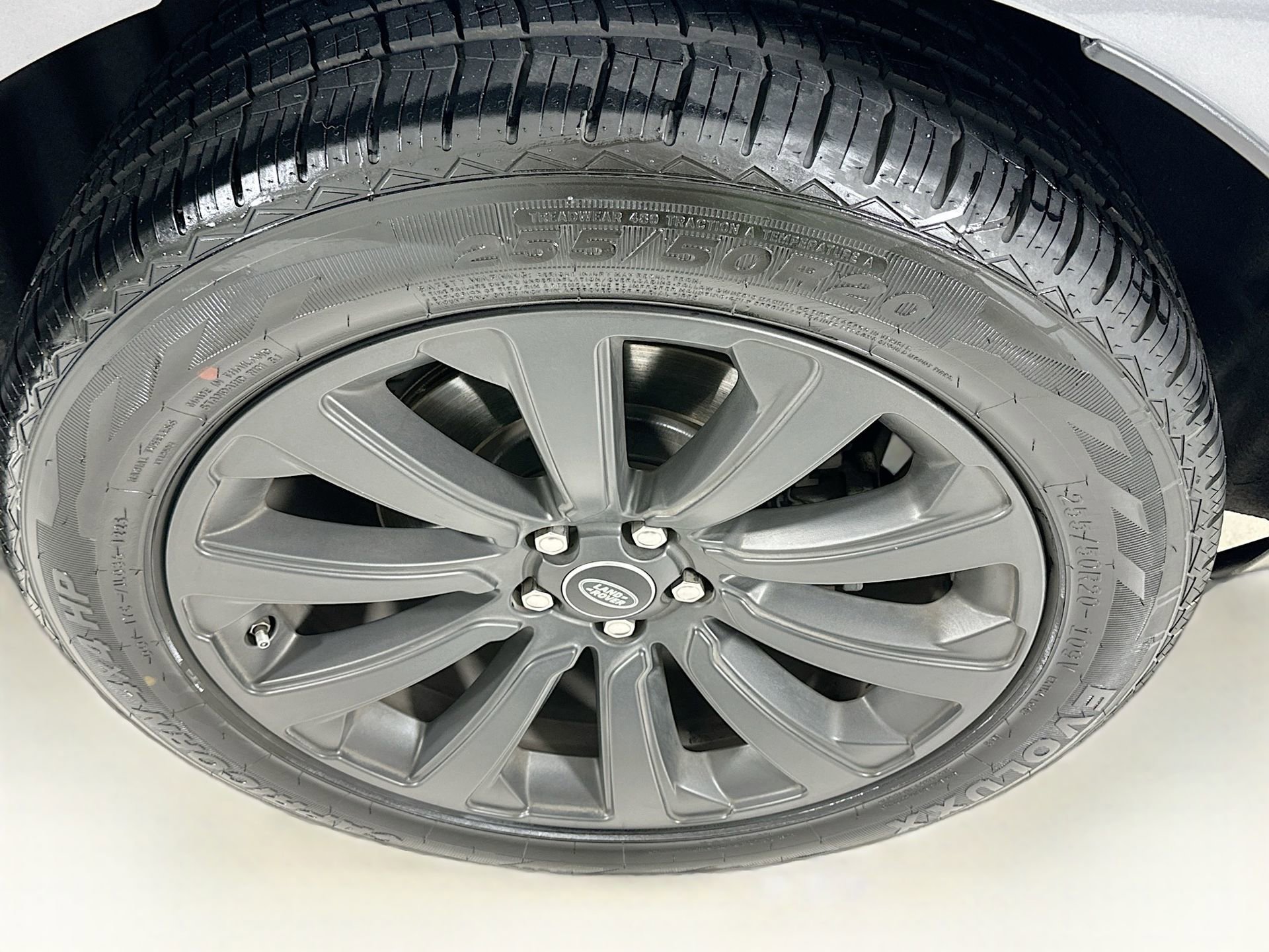 Used 2020 Land Rover Range Rover Velar R-Dynamic S image 33