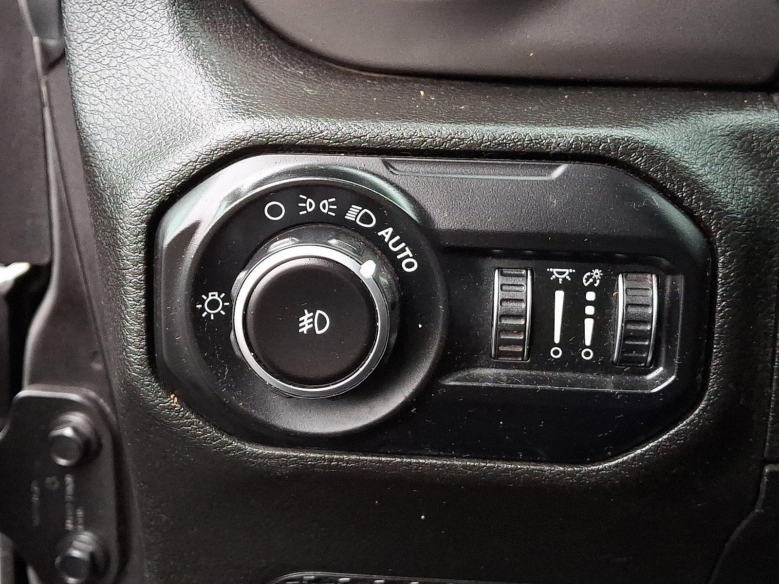 Used 2019 Jeep Wrangler Sport image 25