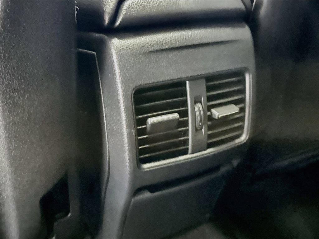 Used 2018 Mercedes-Benz CLA 250 image 30
