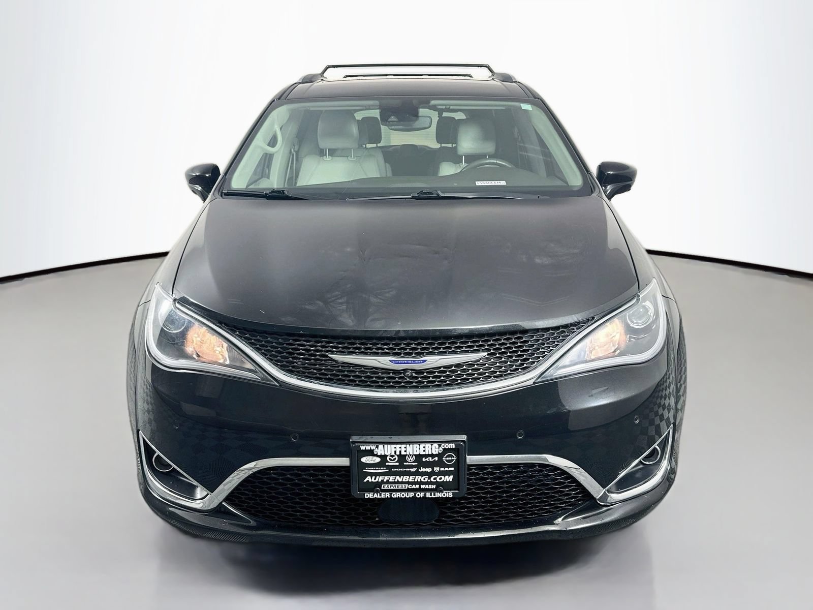 Used 2020 Chrysler Pacifica Touring-L Plus w/ Tire & Wheel Group FWD image 2