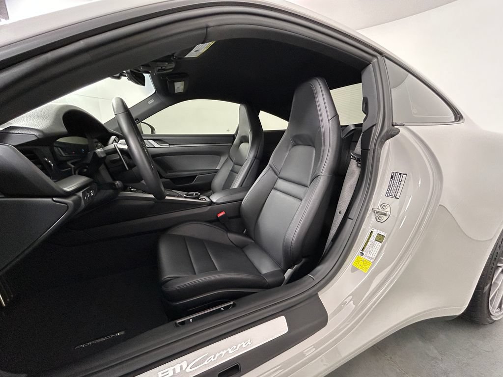 Certified 2025 Porsche 911 Carrera RWD image 5