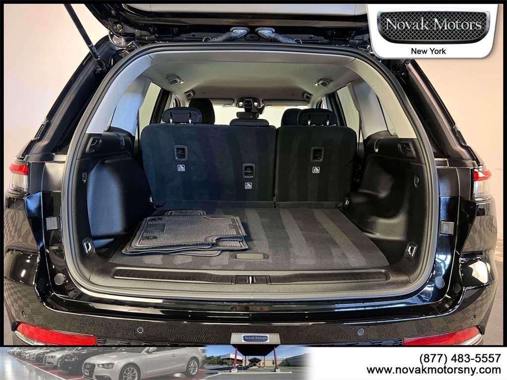 Used 2023 Jeep Grand Cherokee Laredo image 12