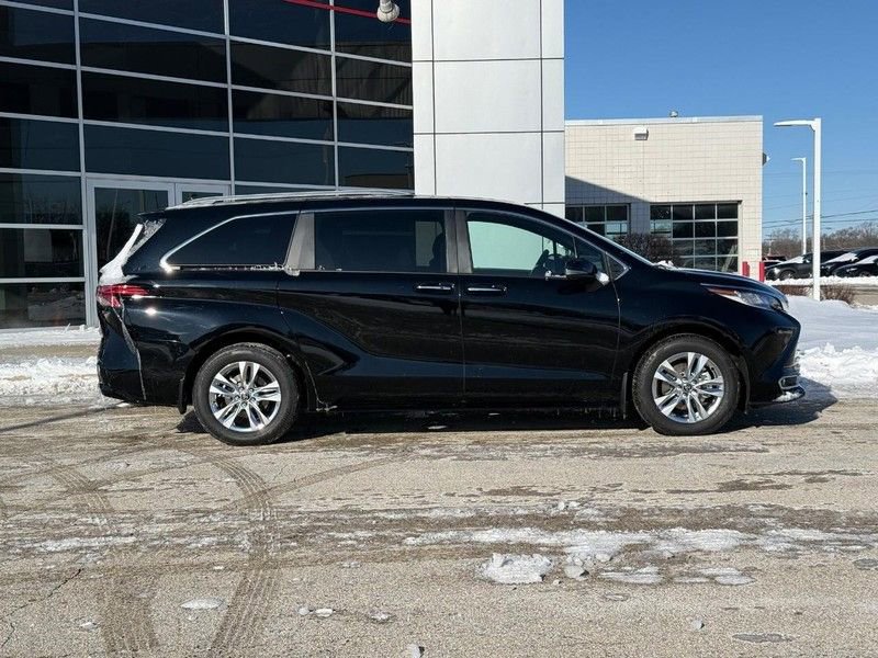 Used 2026 Toyota Sienna Limited image 2