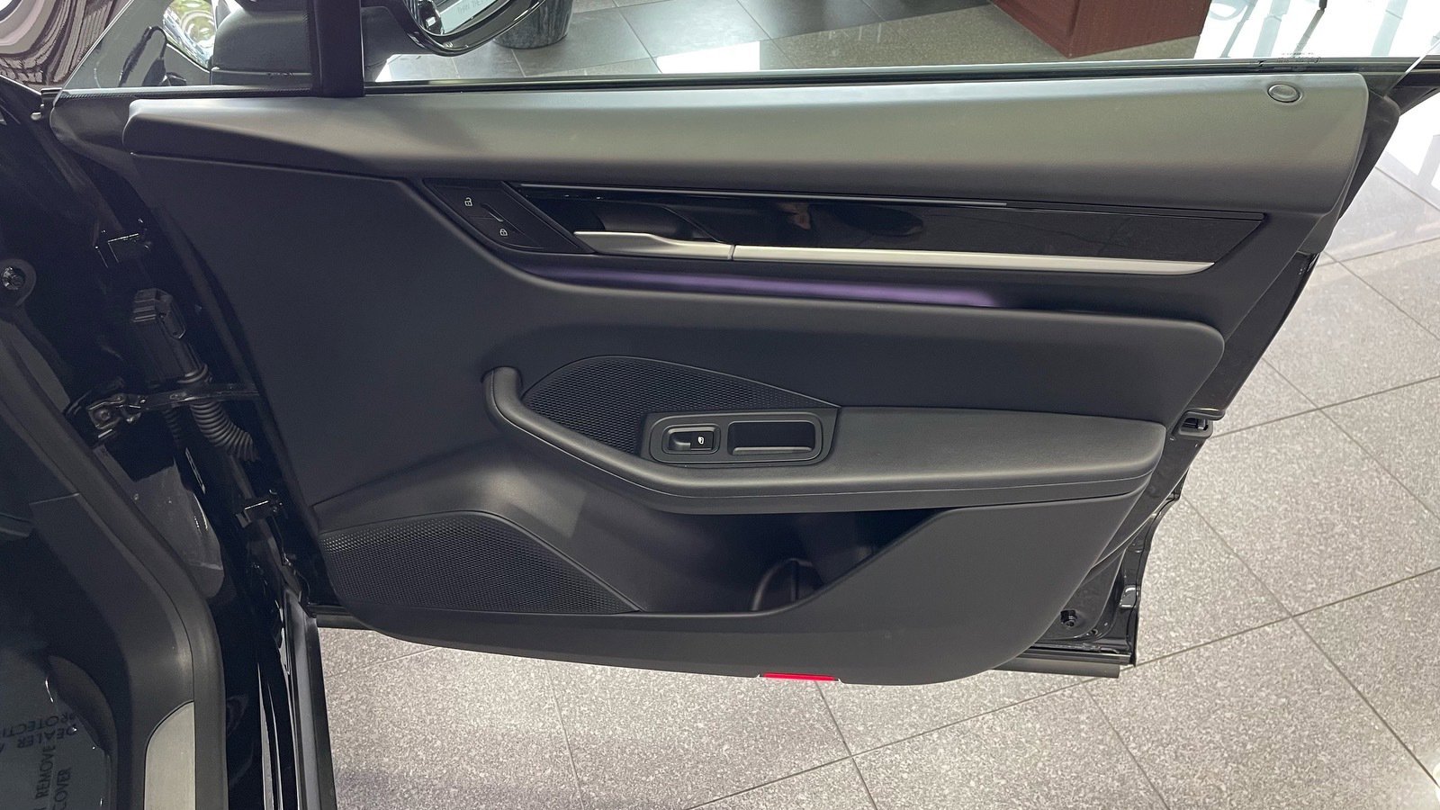 Used 2025 Porsche Macan Electric image 39