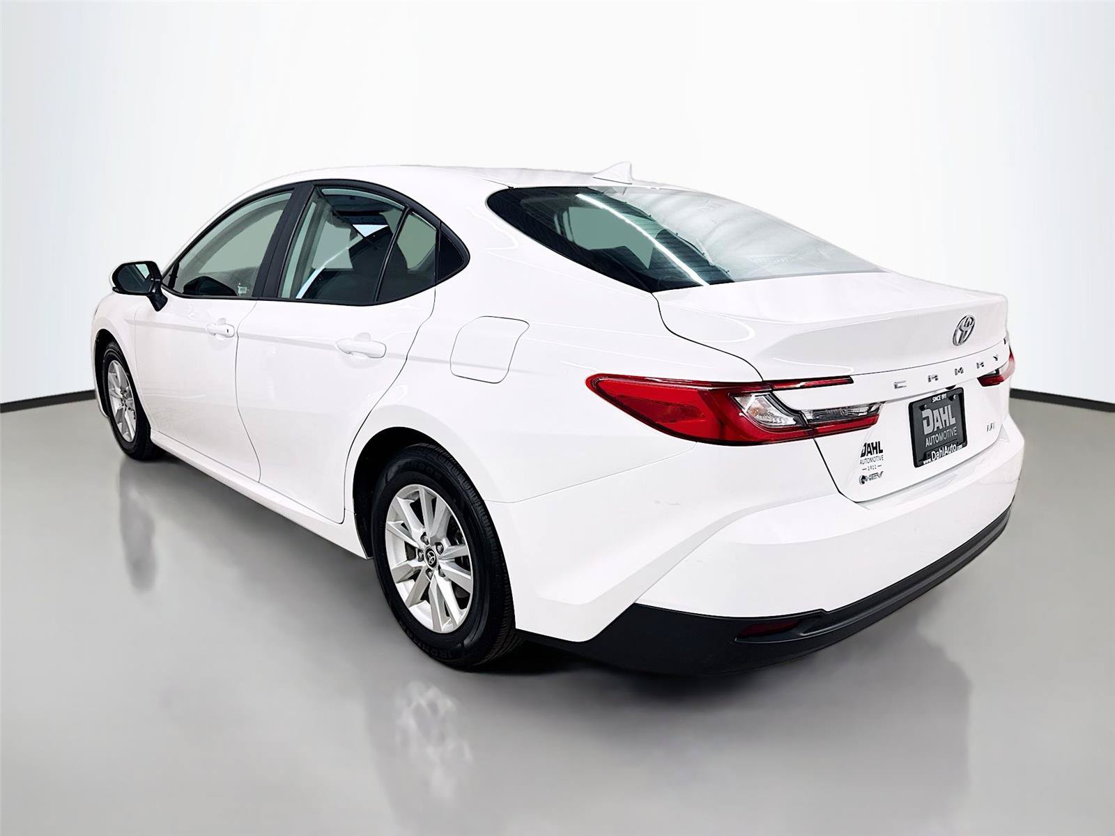 Used 2025 Toyota Camry LE w/ Convenience Package FWD image 9