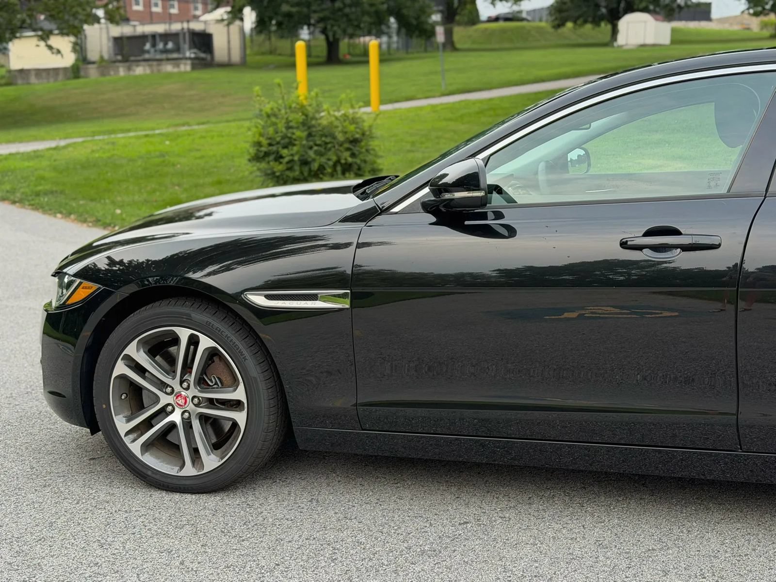 Used 2017 Jaguar XE Premium AWD/4WD image 12