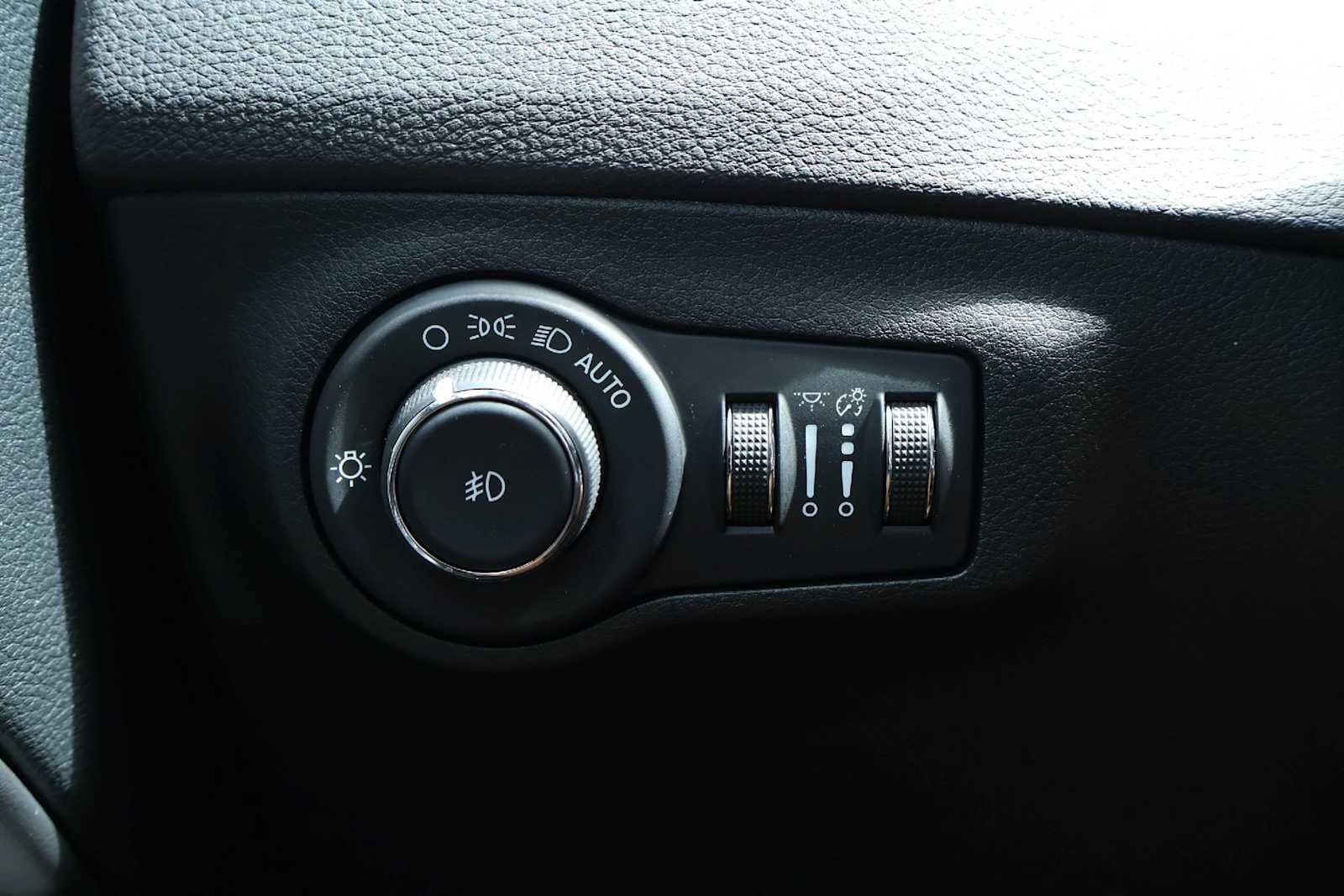 Used 2019 Jeep Compass Latitude w/ Popular Equipment Group FWD image 27