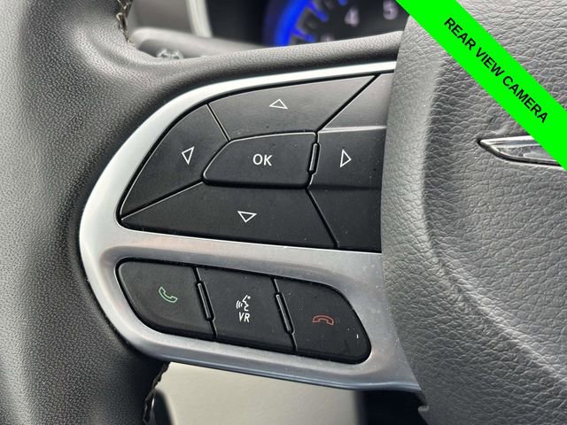 Used 2023 Chrysler Pacifica Touring-L image 12