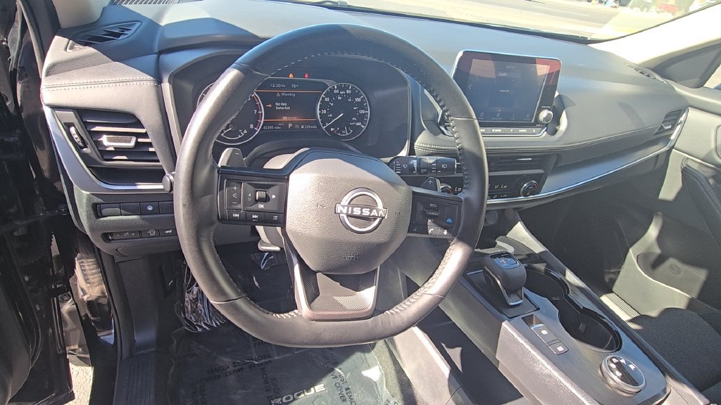 Used 2025 Nissan Rogue SV AWD/4WD image 13