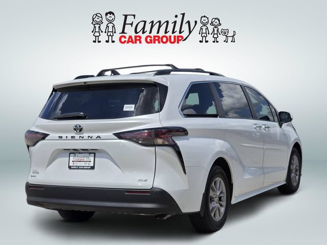Certified 2026 Toyota Sienna XLE FWD image 4