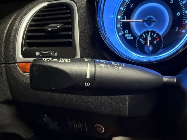 Used 2014 Chrysler 300 AWD w/ Driver Convenience Group image 31