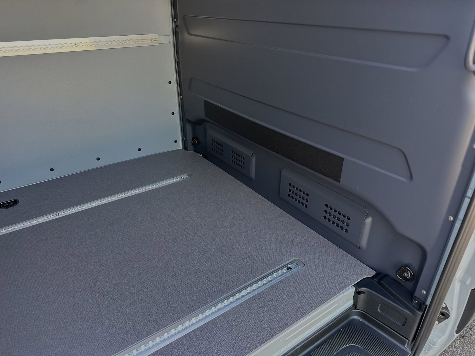 New 2024 Mercedes-Benz eSprinter 170 Cargo image 12