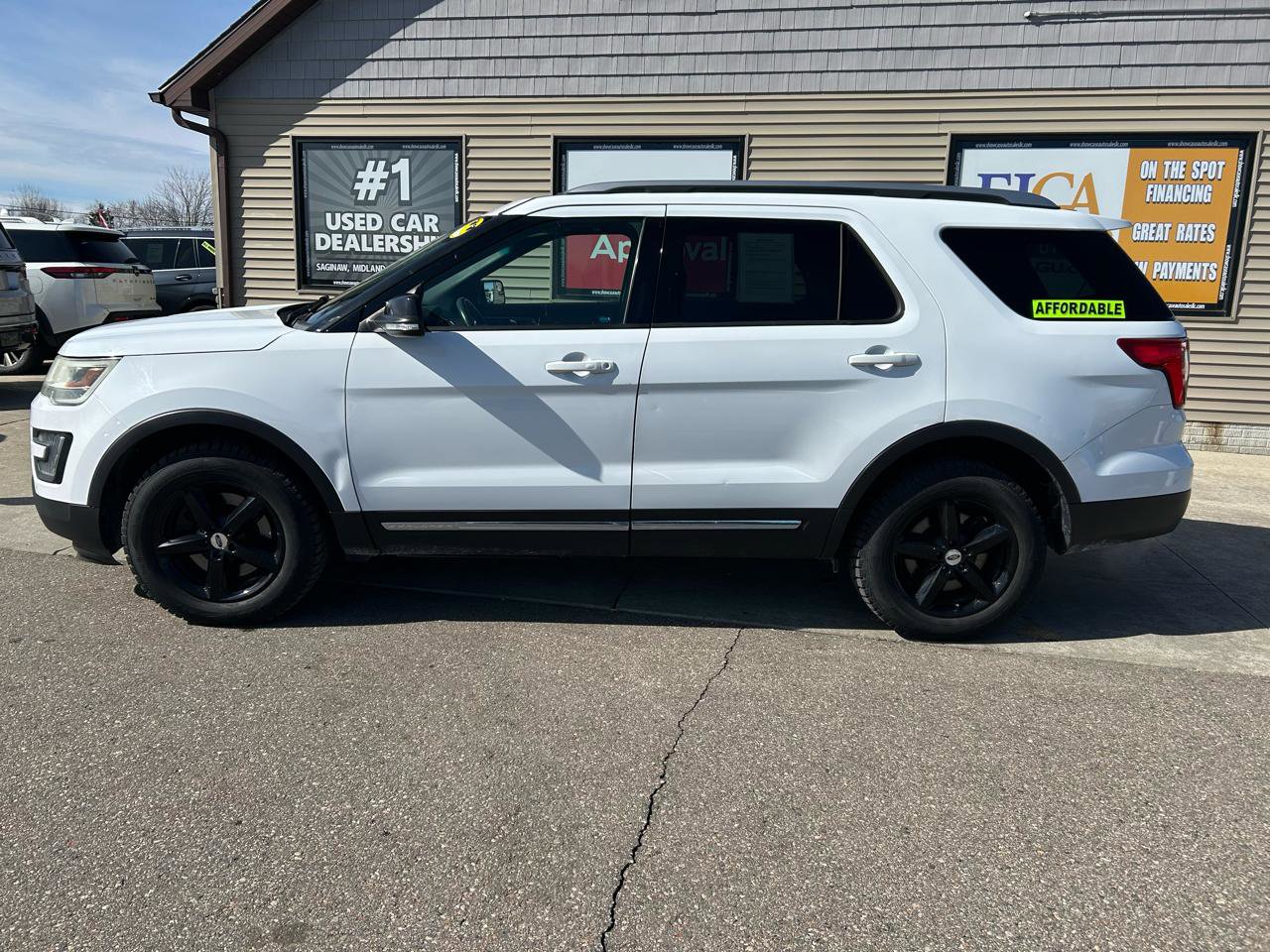 Used 2016 Ford Explorer XLT image 8