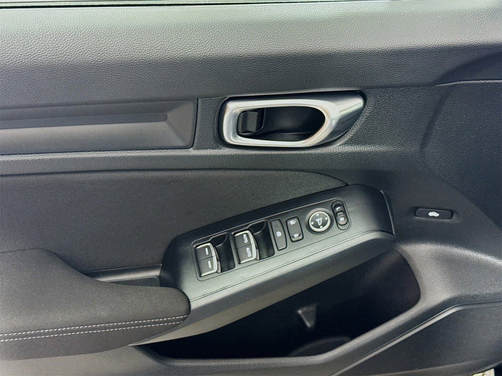 Used 2025 Honda Civic Sport image 15