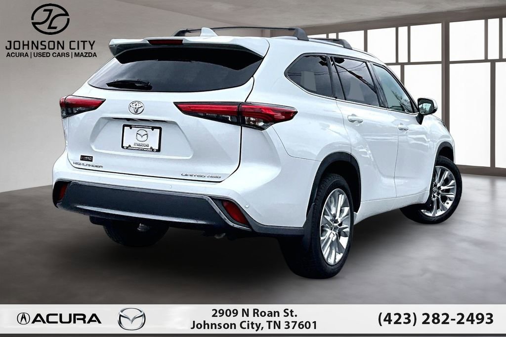 Used 2022 Toyota Highlander Limited AWD/4WD image 2