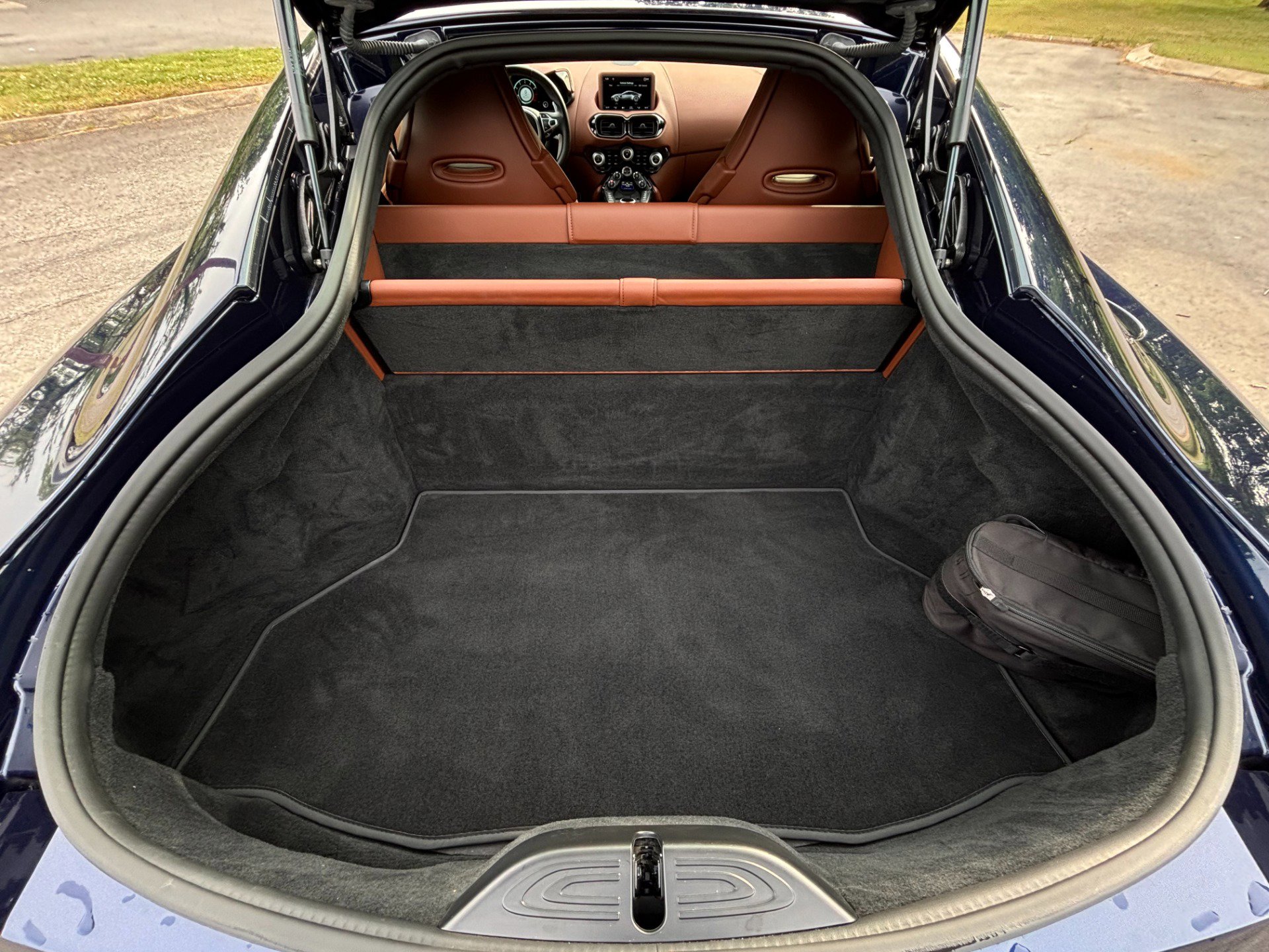 Used 2020 Aston Martin V8 Vantage Coupe RWD image 46