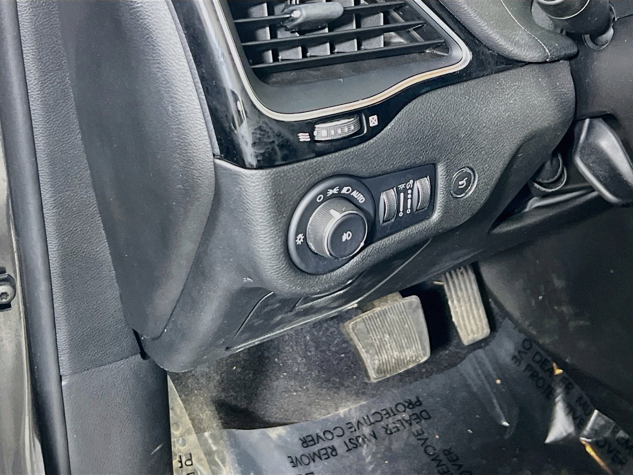 Used 2023 Jeep Cherokee Altitude Lux AWD/4WD image 10