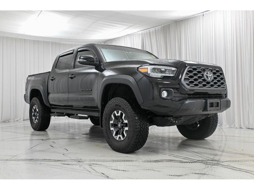 Used 2023 Toyota Tacoma TRD Off-Road image 2