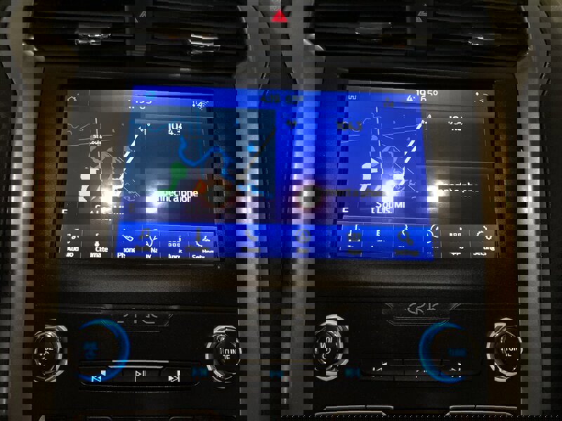 Used 2020 Ford Fusion SE image 11