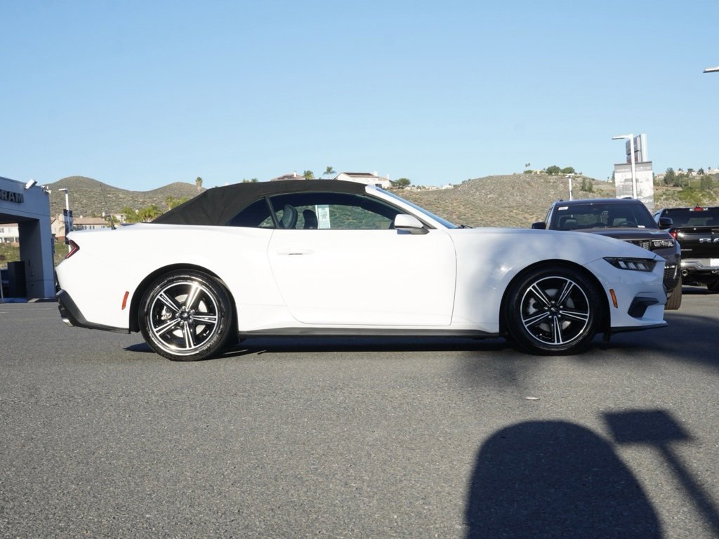 Used 2024 Ford Mustang Convertible image 3