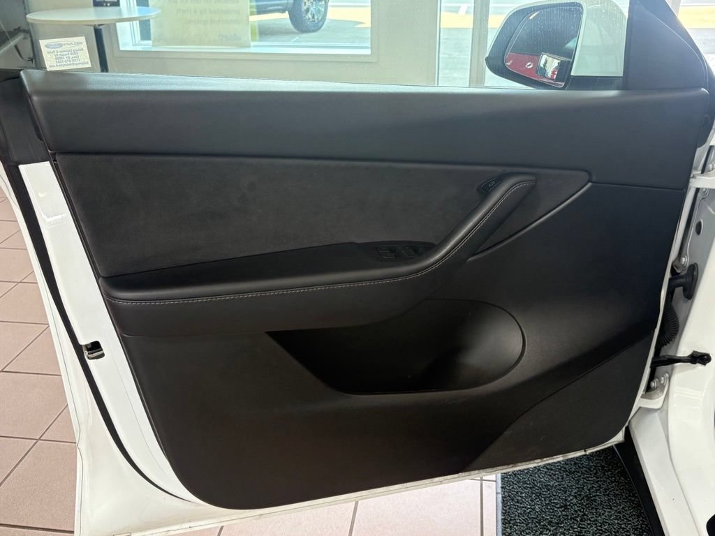 Used 2022 Tesla Model Y Performance AWD/4WD image 18