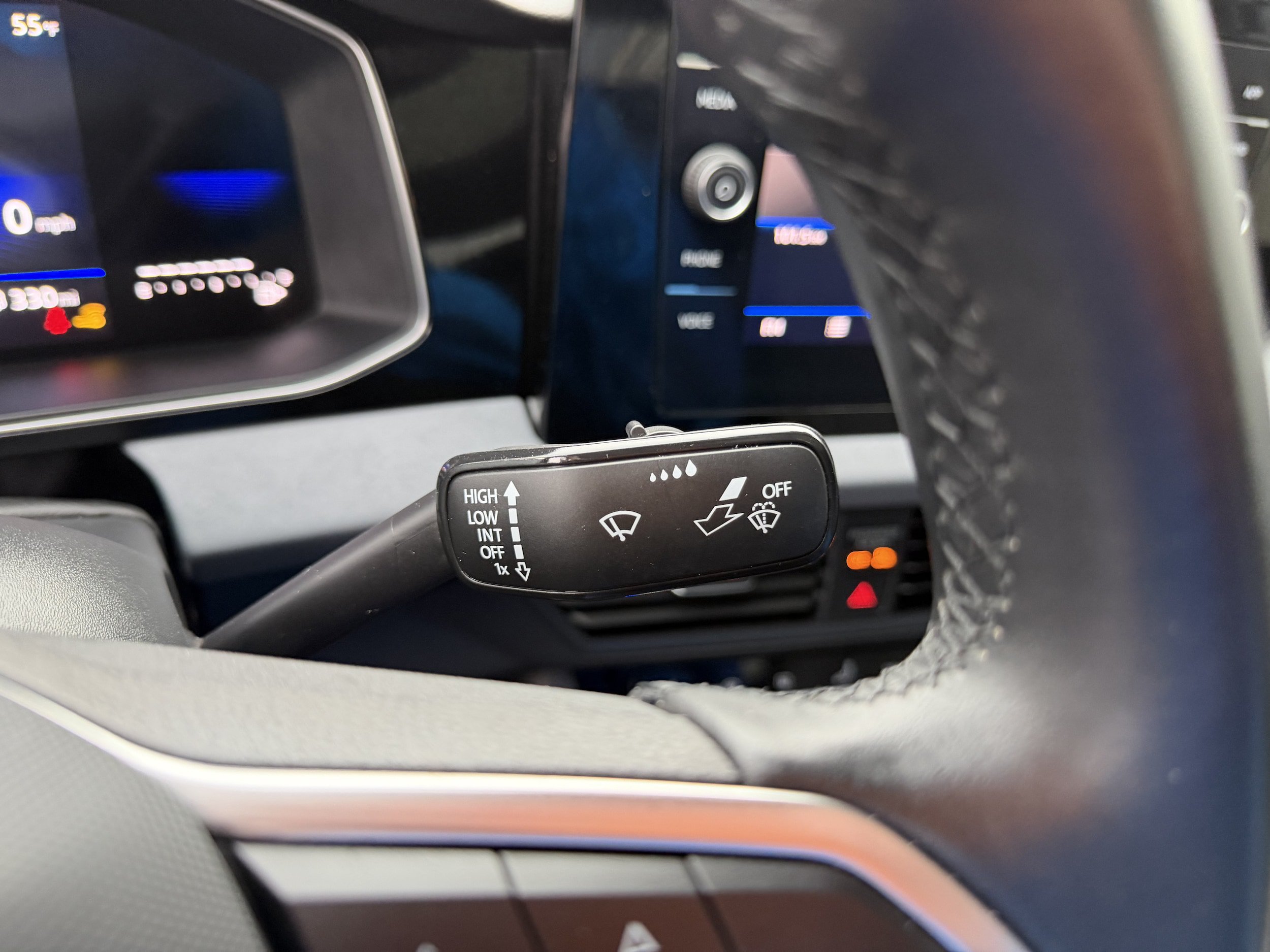 Used 2025 Volkswagen Jetta SE FWD image 18