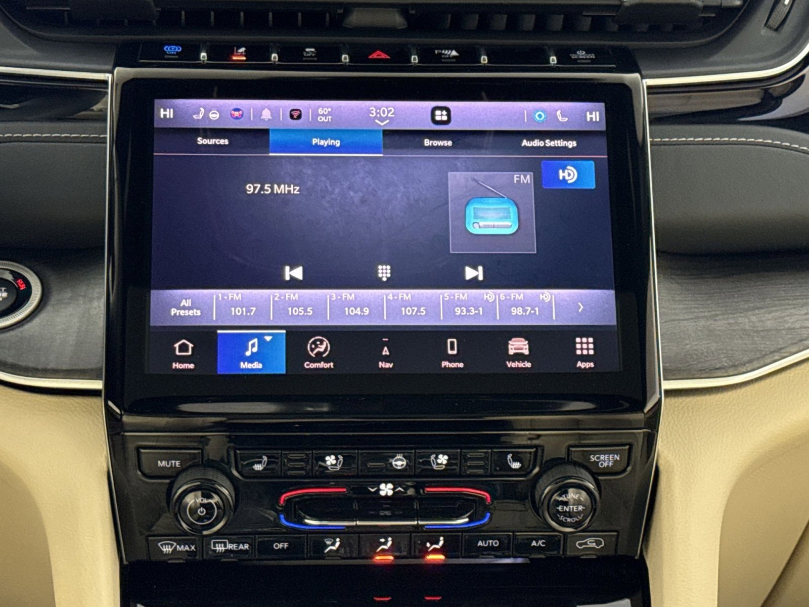 Used 2023 Jeep Grand Cherokee 4WD 4xe w/ Luxury Tech Group II image 18
