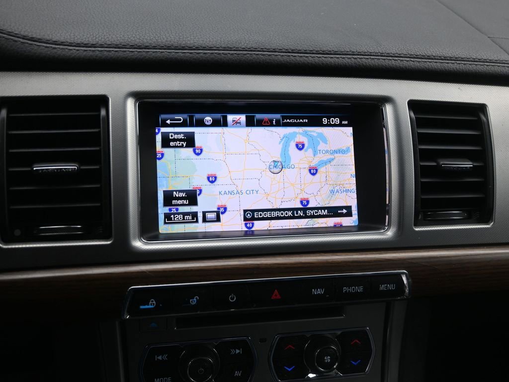 Used 2015 Jaguar XF Premium image 13