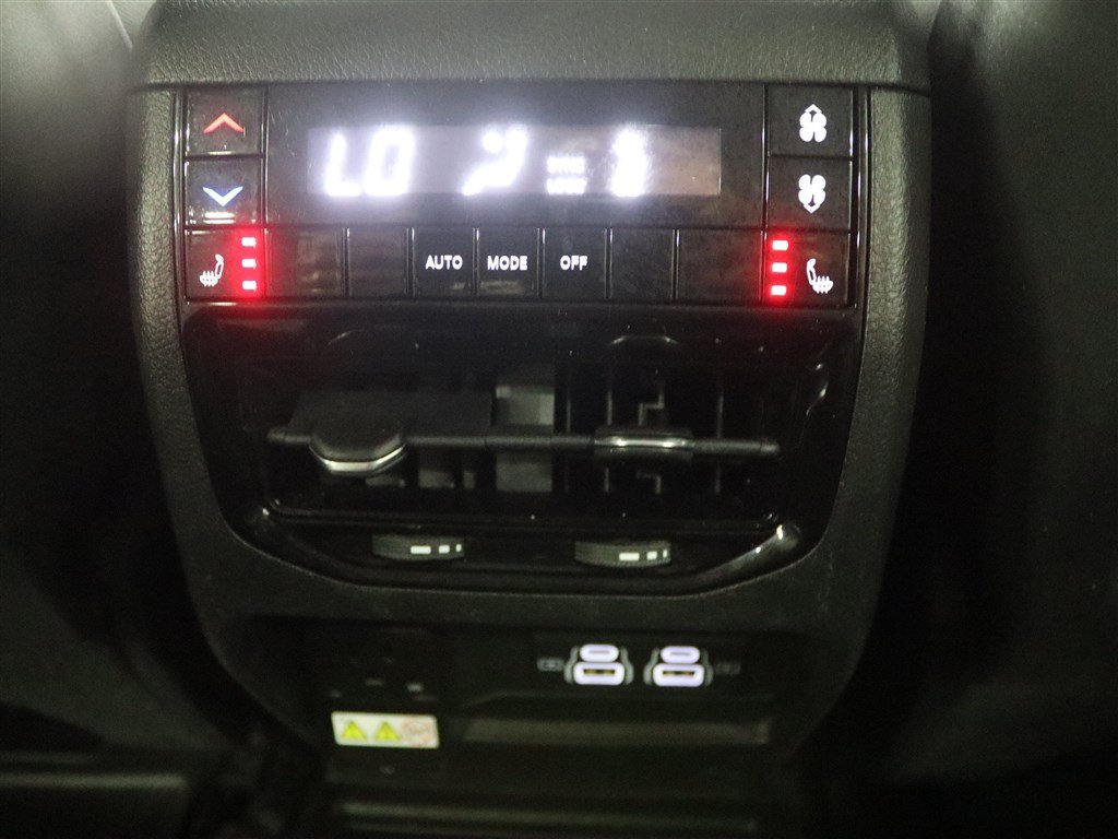 Used 2022 Jeep Grand Cherokee L Limited AWD/4WD image 23