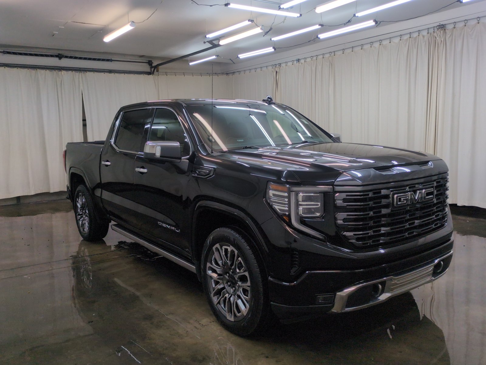 Used 2024 GMC Sierra 1500 Denali Ultimate AWD/4WD image 3