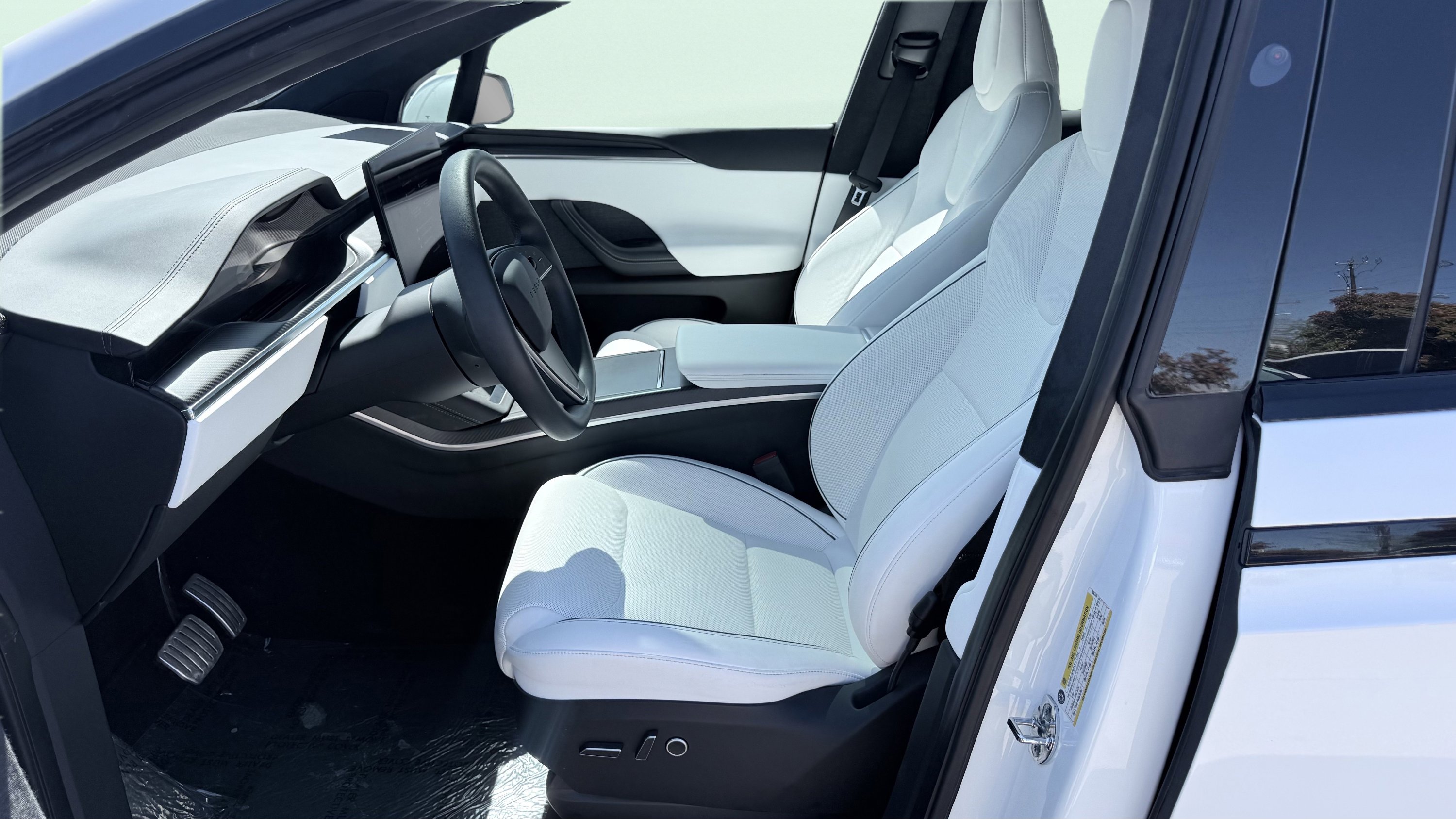 Used 2023 Tesla Model X Plaid image 29