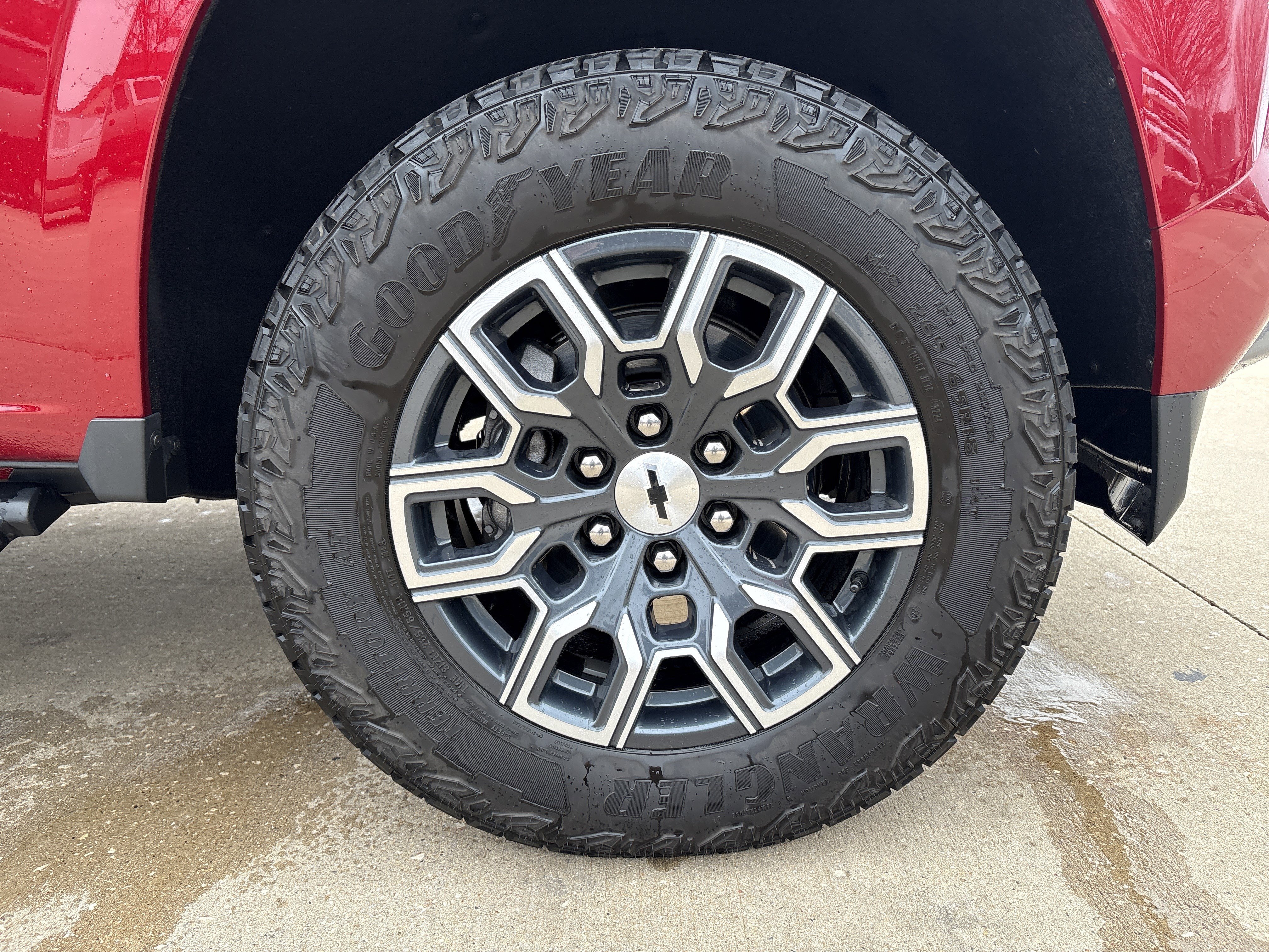 Used 2024 Chevrolet Colorado Z71 w/ Z71 Convenience Package 2 AWD/4WD image 9