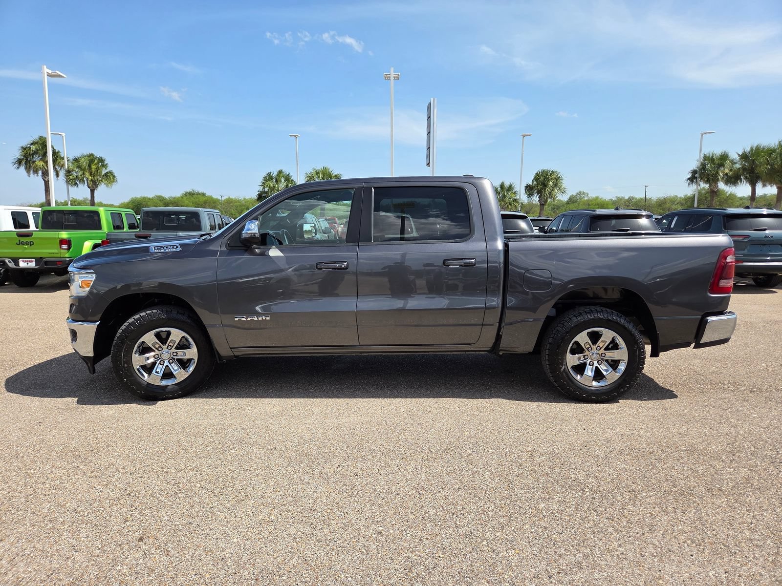 Used 2024 RAM 1500 Laramie AWD/4WD image 4